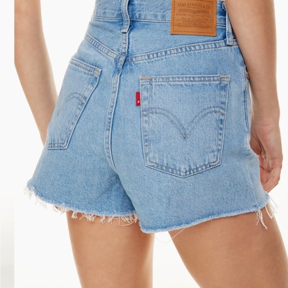 Levi’s Ribcage Short - Picture 2 of 5